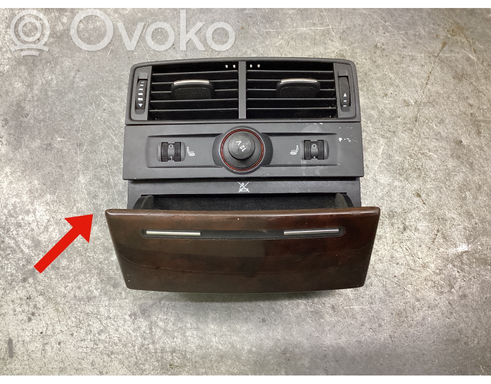 Audi A8 S8 D3 4E Kojelaudan keskiosan tuuletussuuttimen ritilä 