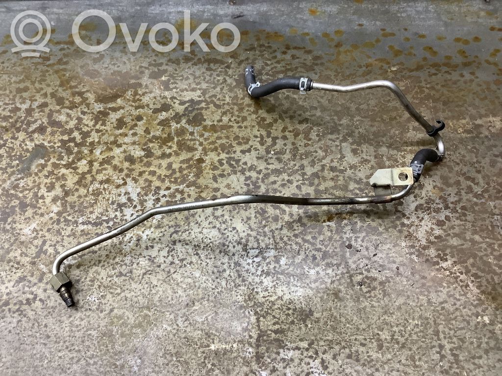Volkswagen PASSAT B8 Polttoaineputken letku 