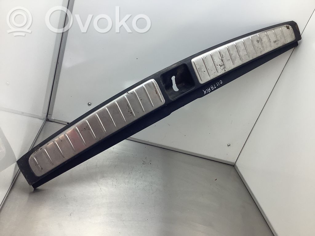 Subaru Outback Muu vararenkaan verhoilun elementti 