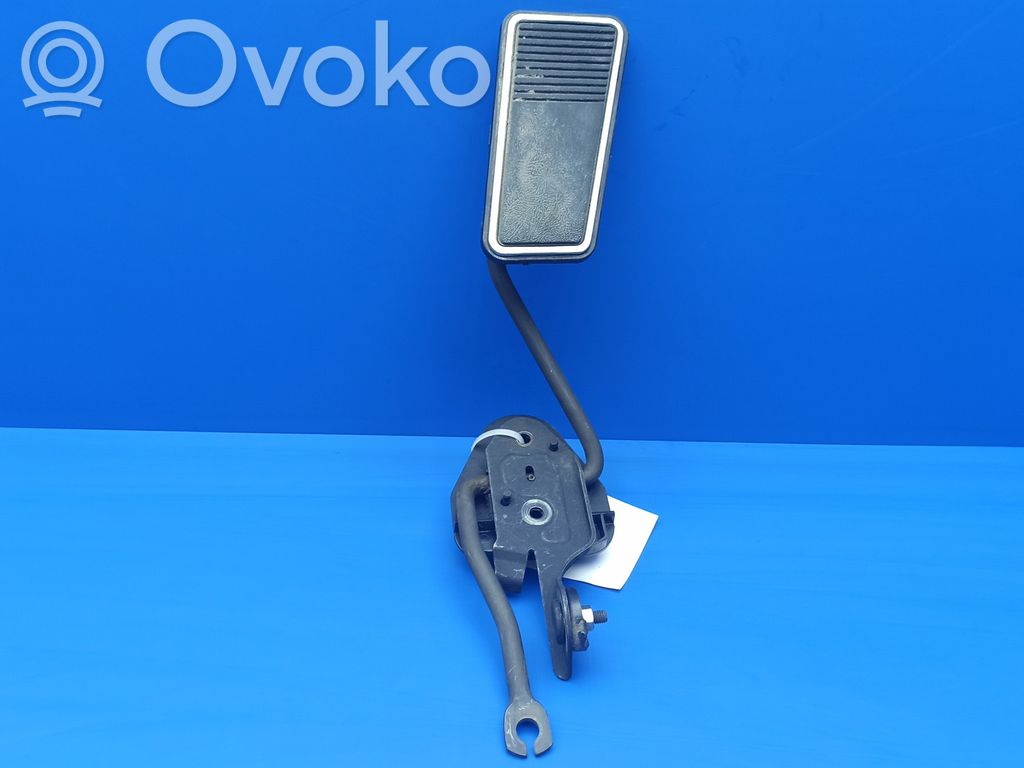 Accelerator throttle pedal