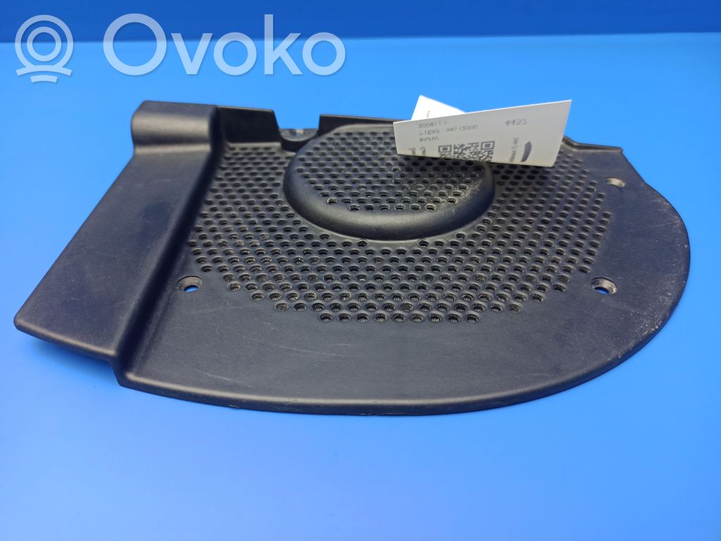 BMW 7 E65 E66 Subwoofera reste/apdare 