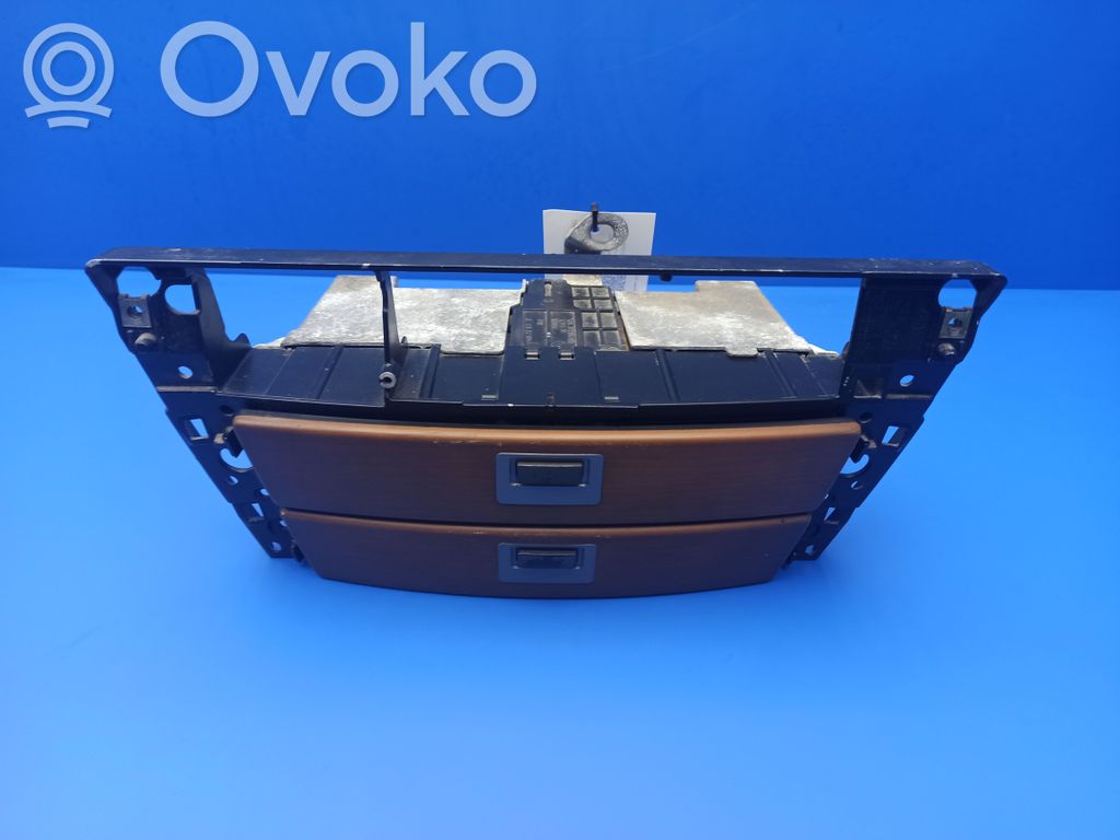 Dashboard storage box/compartment   7032886,12145100,51457032886912,51457032886912,51458261060,7032886,8261060
