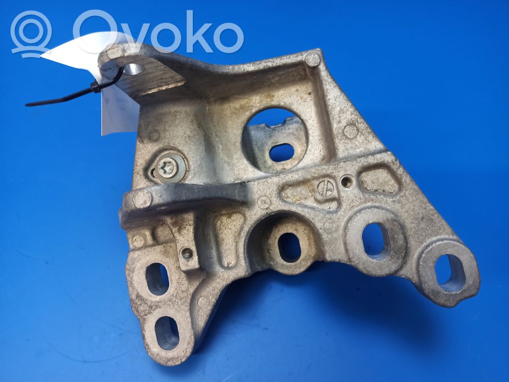 Land Rover Evoque II Engine mounting bracket 