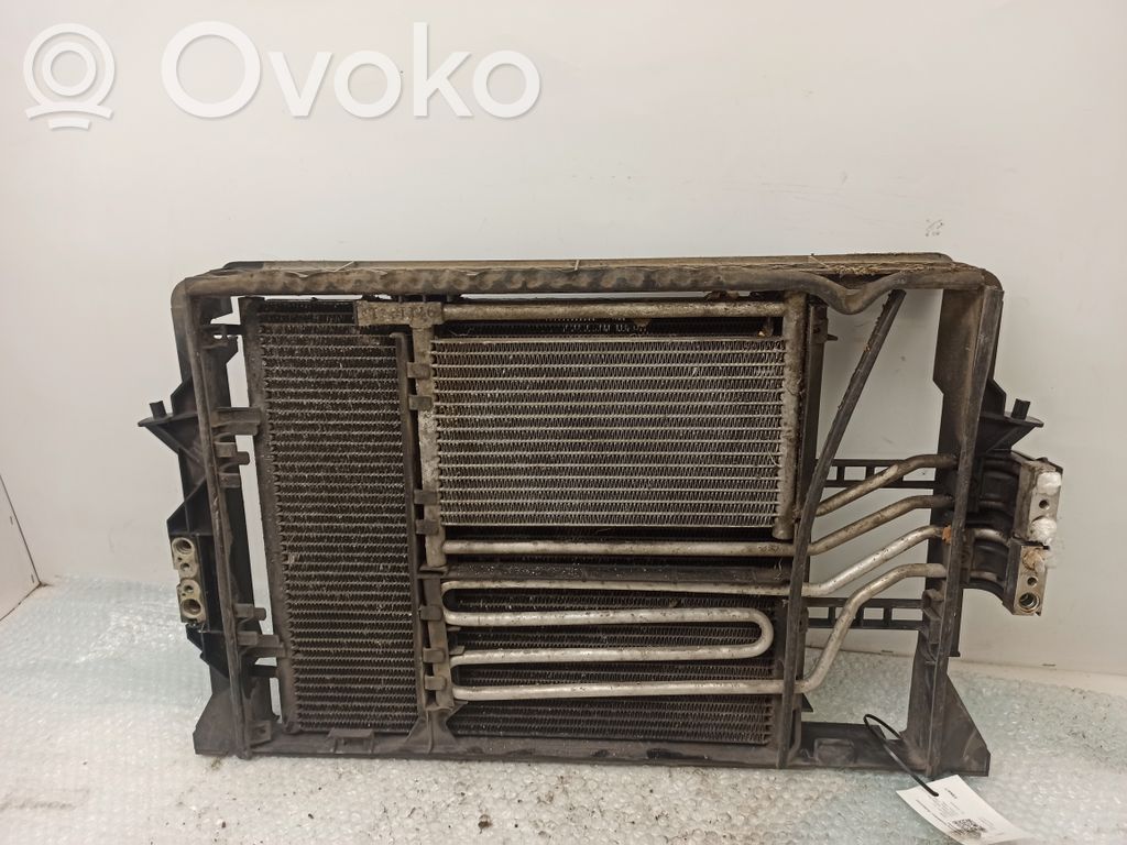 BMW 7 E38 Radiatorių komplektas 