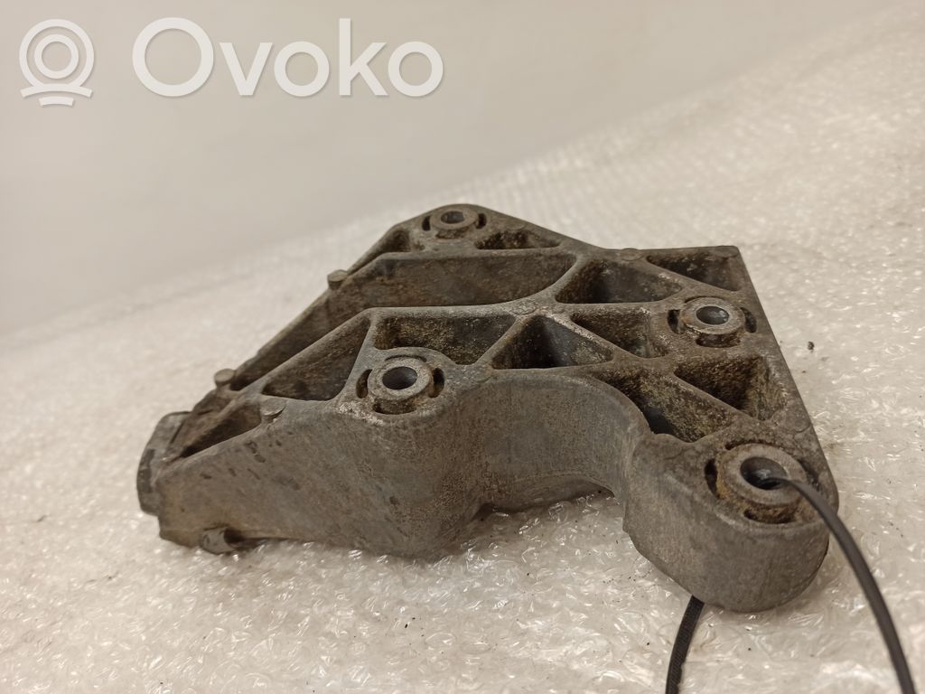 BMW 7 E38 Engine mounting bracket 