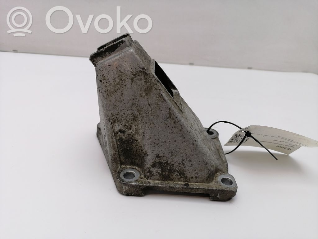 Audi A8 S8 D2 4D Engine mounting bracket 