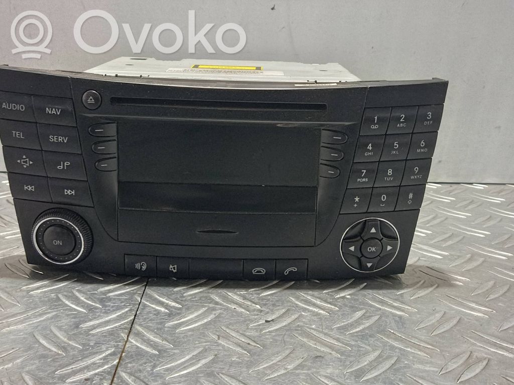 Mercedes-Benz E W211 Panel / Radioodtwarzacz CD/DVD/GPS 