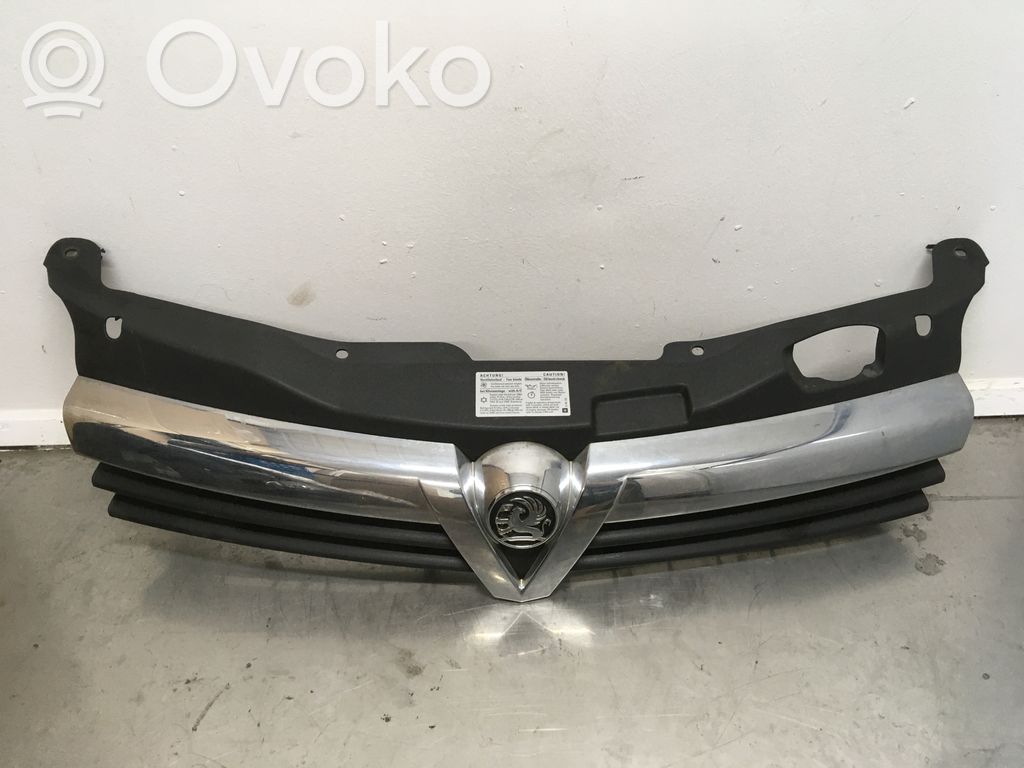 Opel Astra H Etupuskurin ylempi jäähdytinsäleikkö 