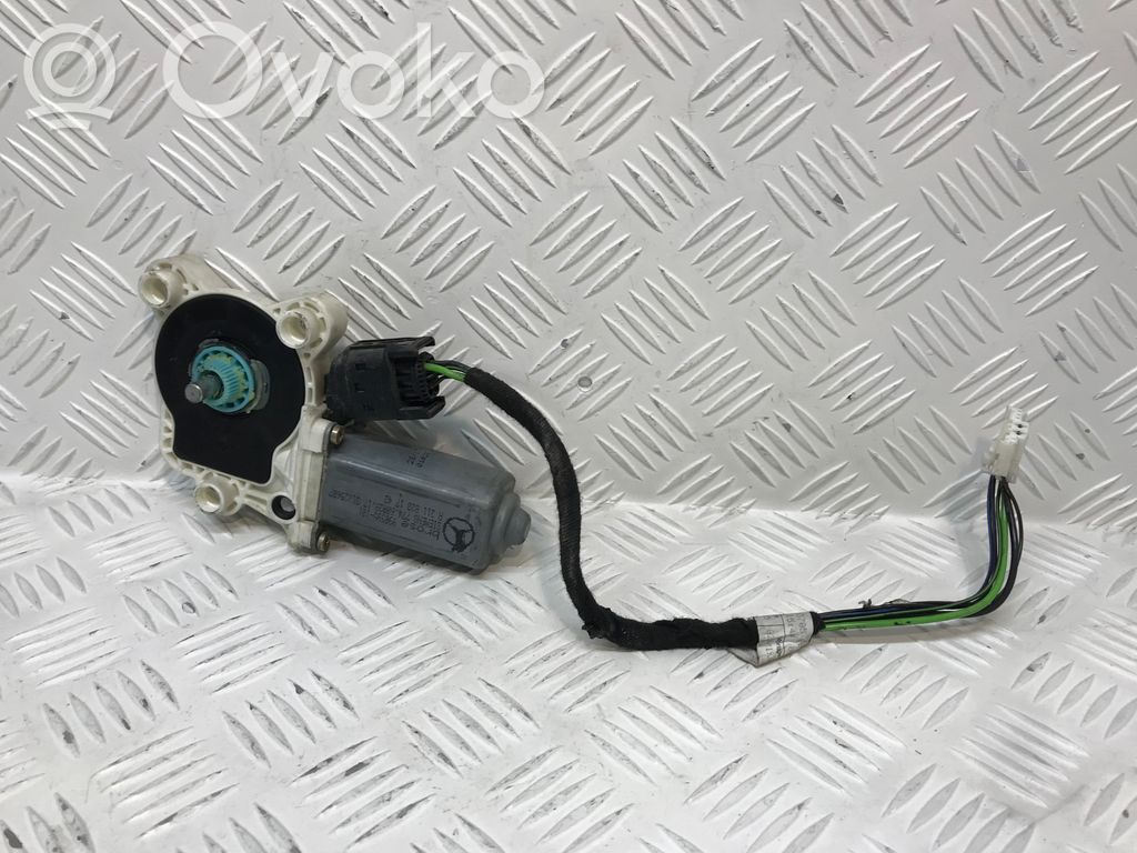 Mercedes-Benz C W203 Silnik regulatora szyby drzwi przednich 