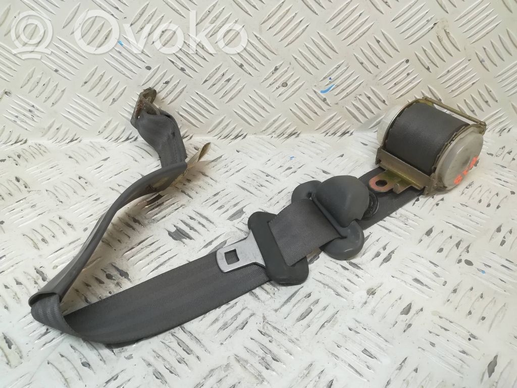 Mazda B2500 Cinturón trasero 