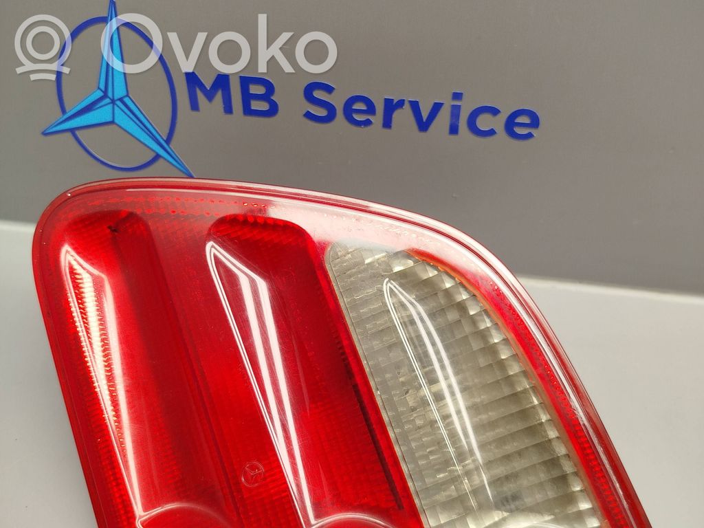 Mercedes-Benz E W210 Aizmugurējais lukturis pārsegā 