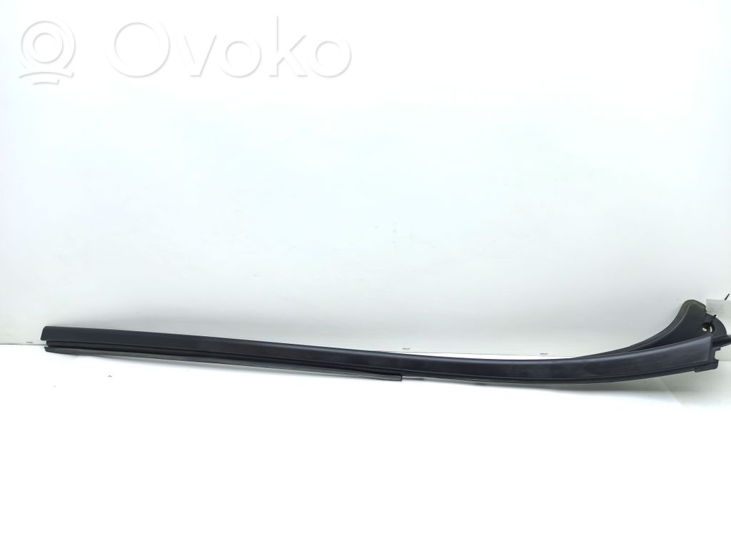 Opel Vivaro Windshield trim 