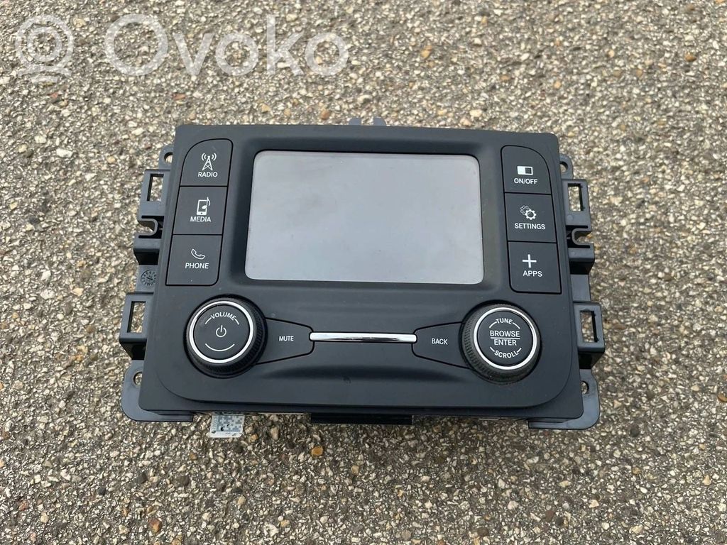 Panel / Radioodtwarzacz CD/DVD/GPS   735691147