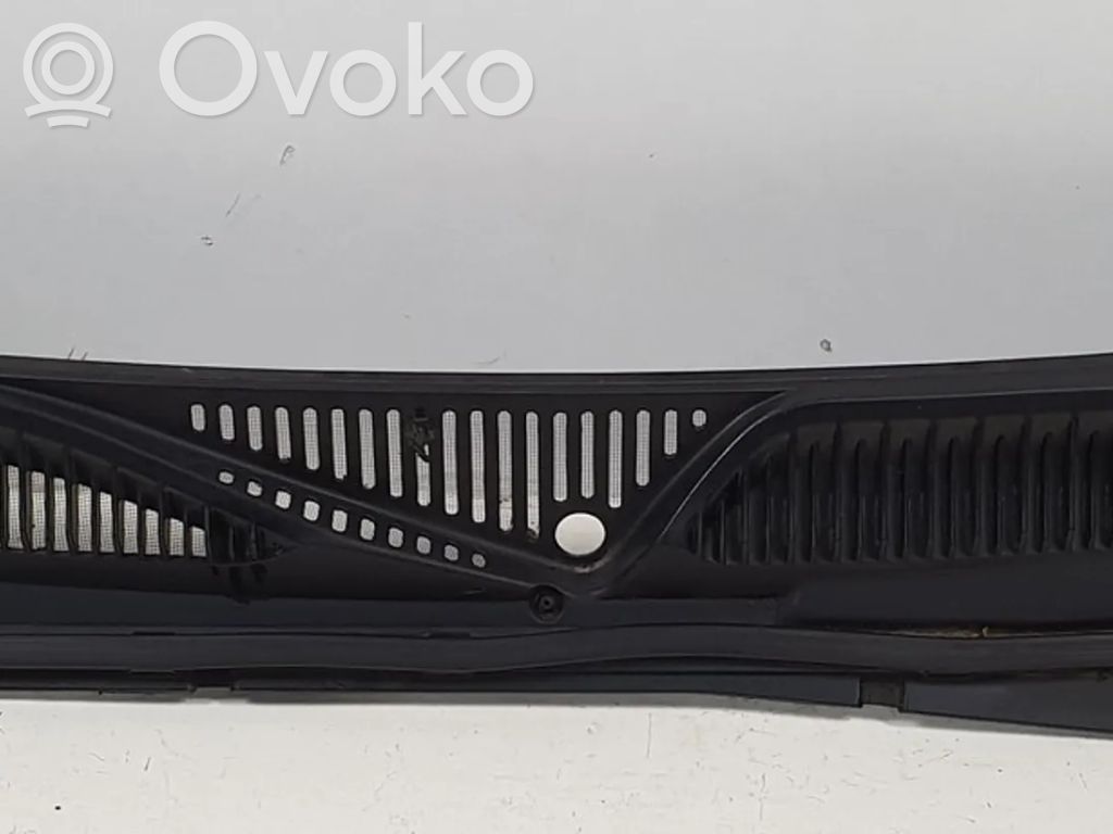 Chevrolet Tahoe Wiper trim 
