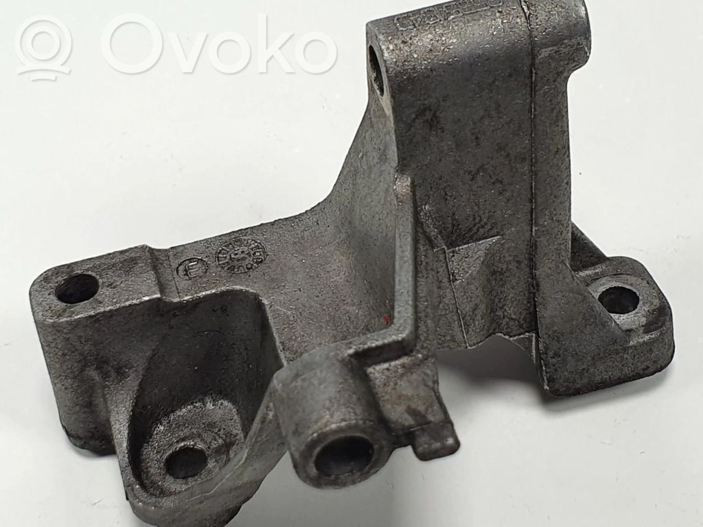 Ford Focus Engine mount bracket 
