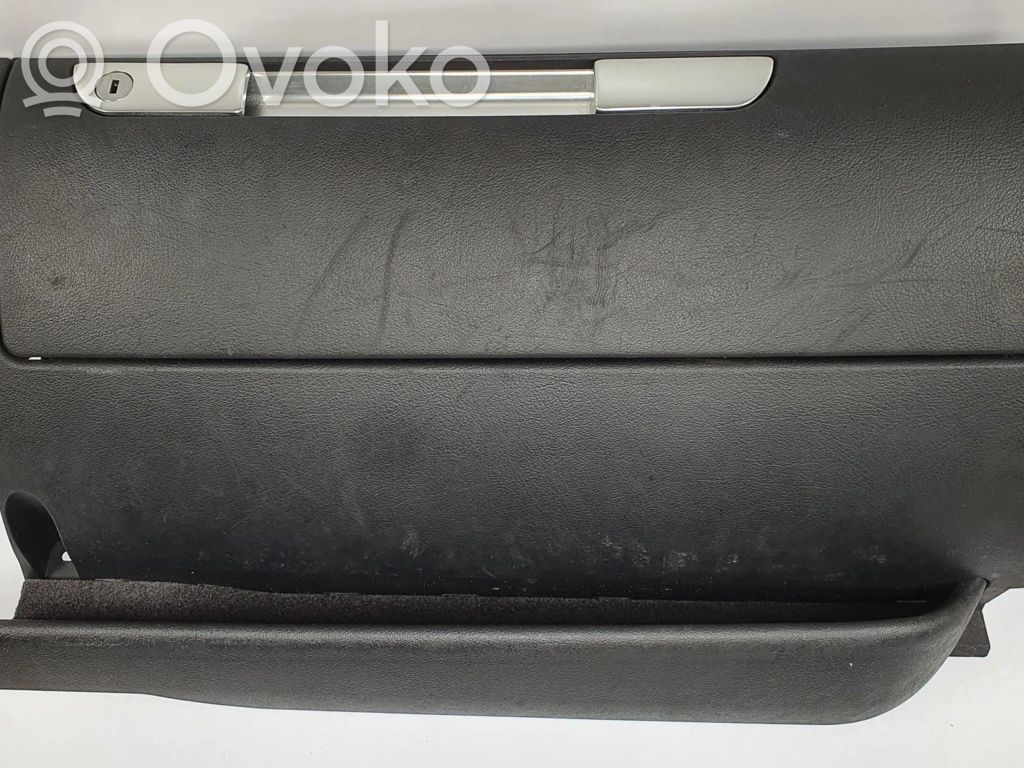 Guantera   8N1857095