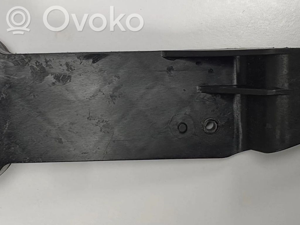 Volvo XC90 Kaasupolkimen kiinnike 
