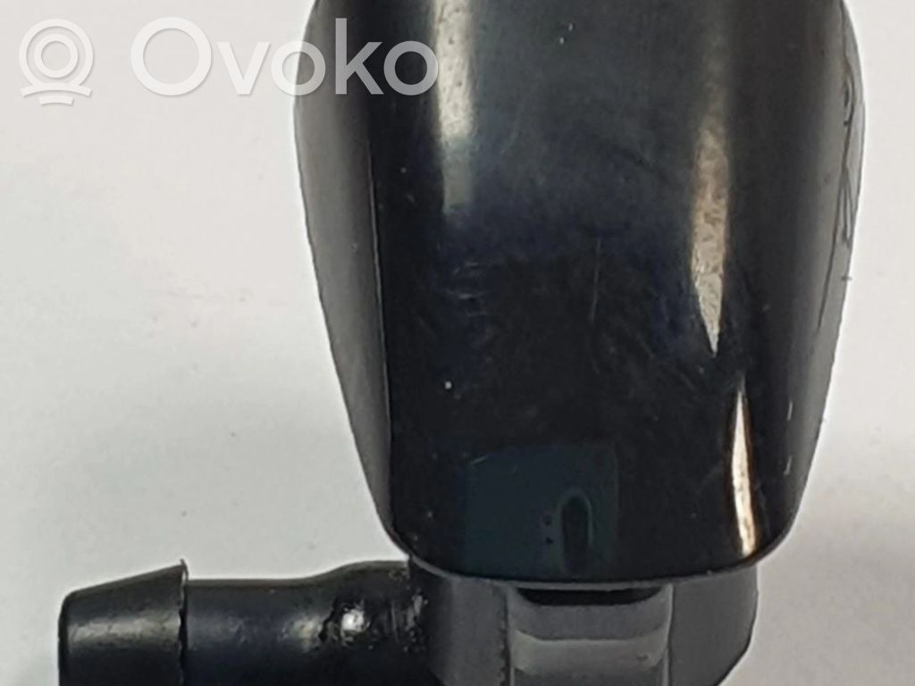 Windshield washer spray nozzle