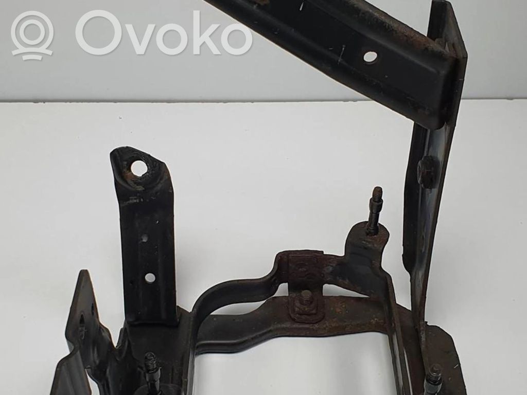 Volvo V50 Ohjaustehostimen pumpun kannake 