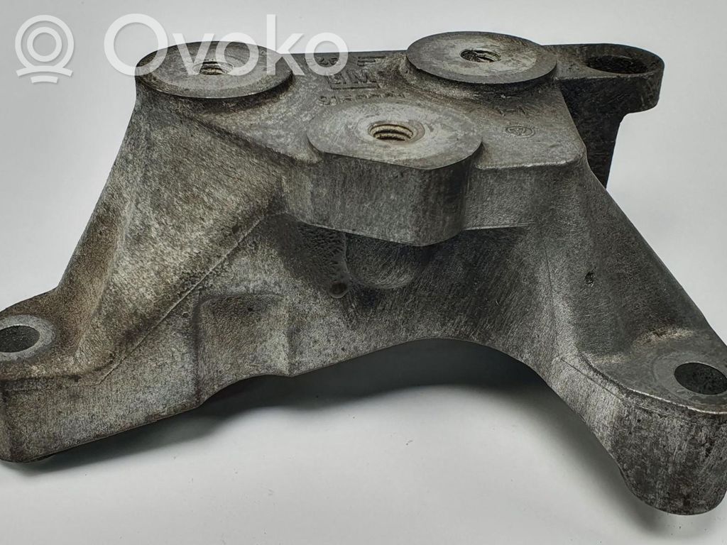 Volvo V70 Gearbox mounting bracket 