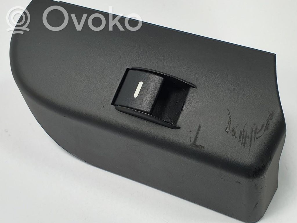 Quarter vent window switch   15909800