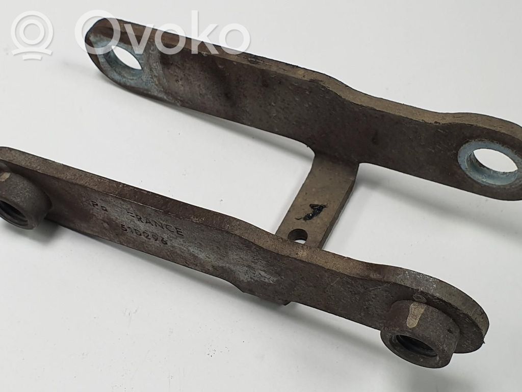 Ford Mondeo Mk III Engine mounting bracket 
