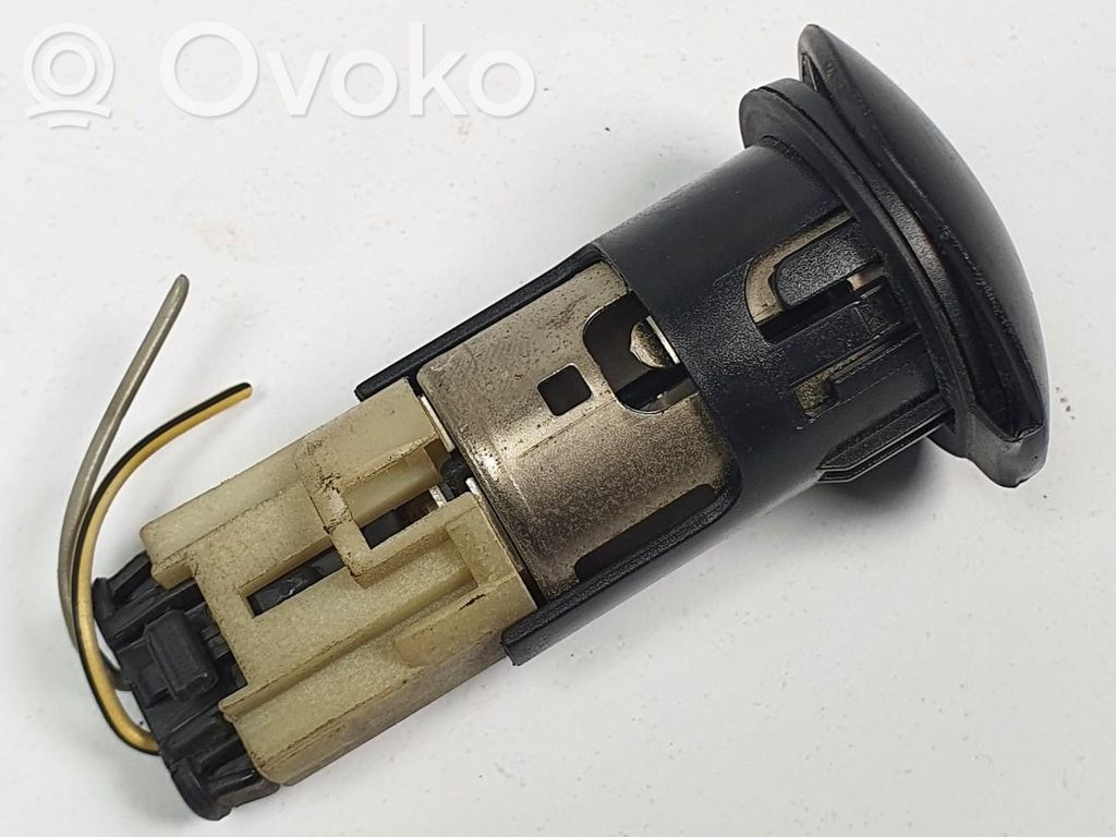 Gniazdo 12V przednie