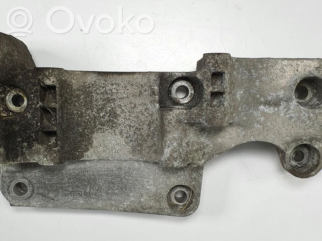 Volkswagen Golf IV Supporto del generatore/alternatore