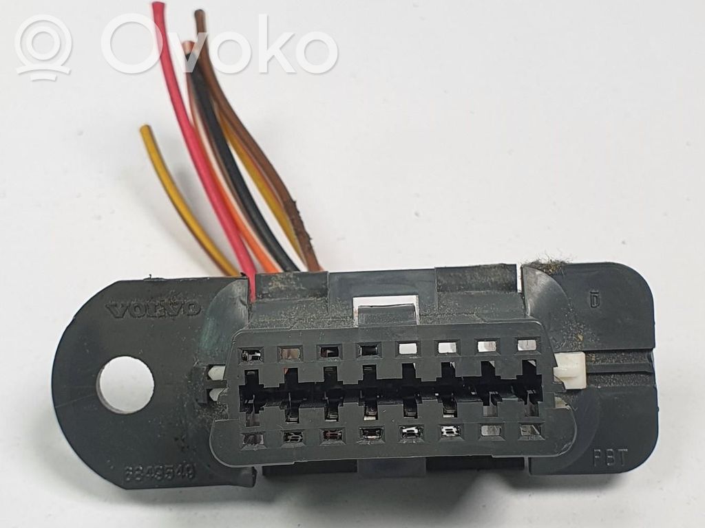 Volvo S70  V70  V70 XC Connettore ISO universale per autoradio 