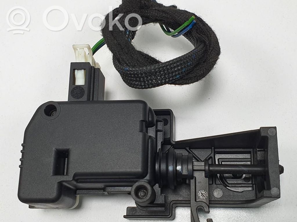Mercedes-Benz E C207 W207 Serratura del tappo del serbatoio del carburante