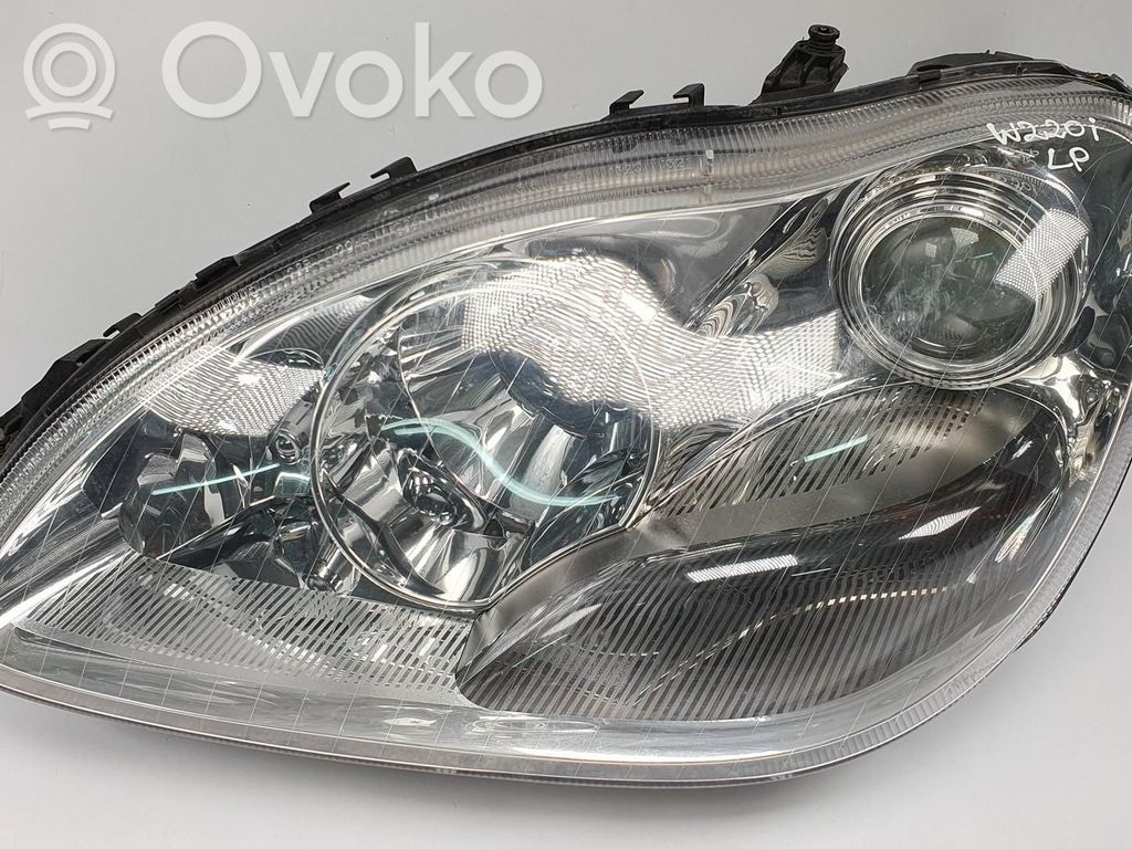 Mercedes-Benz S W220 Faro/fanale