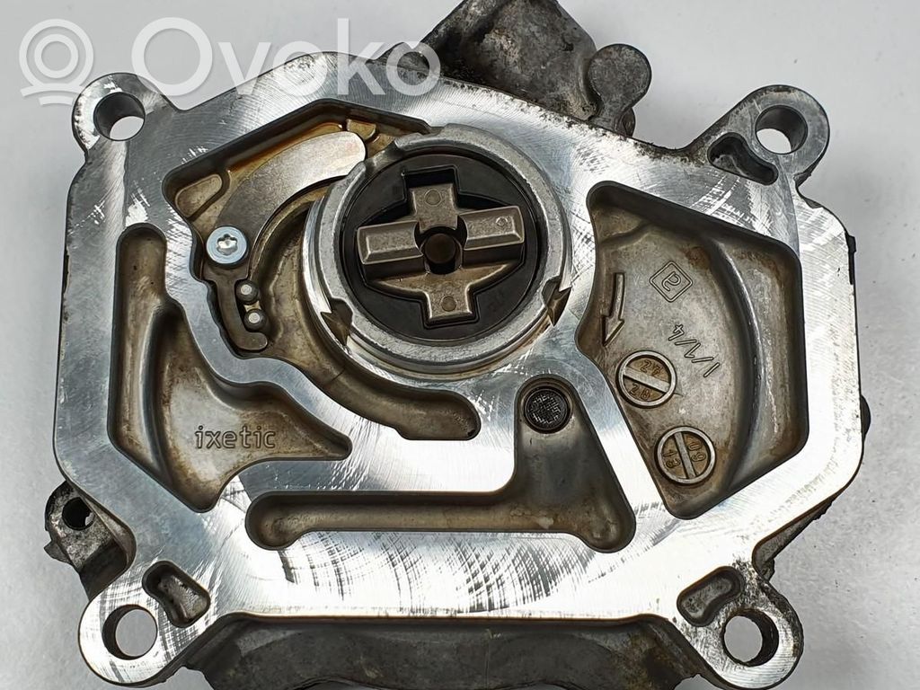 Mercedes-Benz A W176 Pompe à vide 