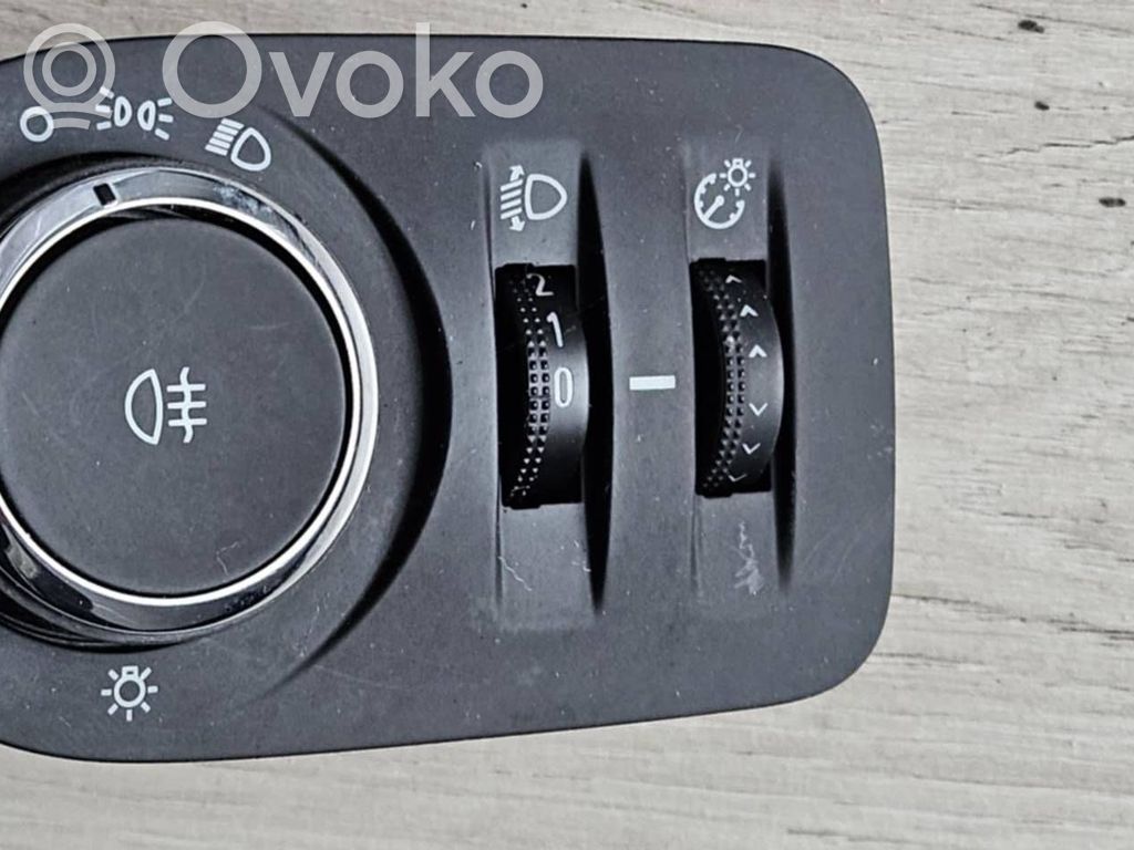 Light switch   13294814,251696,3074