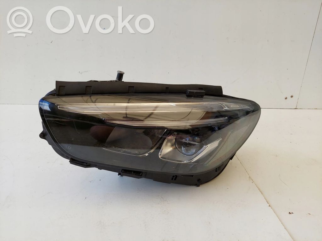 Mercedes-Benz B W247 Lampa przednia 