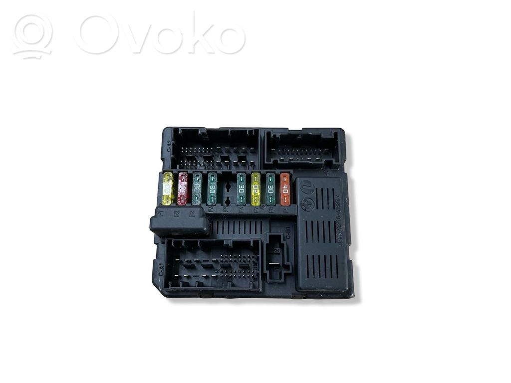 BMW X3 E83 Fuse module 