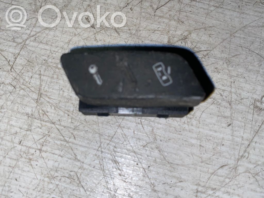 Volkswagen Golf V Central locking switch button 