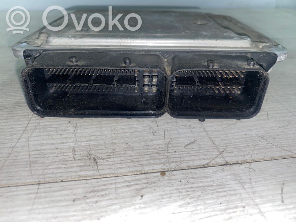 Volkswagen PASSAT B6 Variklio valdymo blokas 