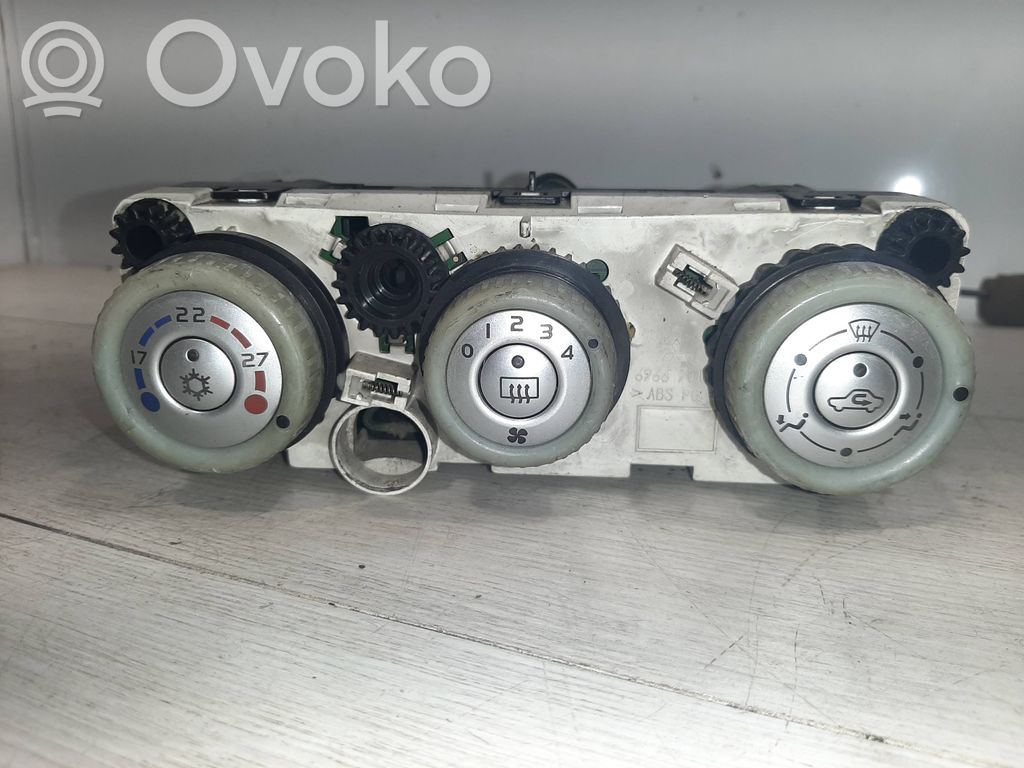 Mitsubishi Colt Climate control unit 