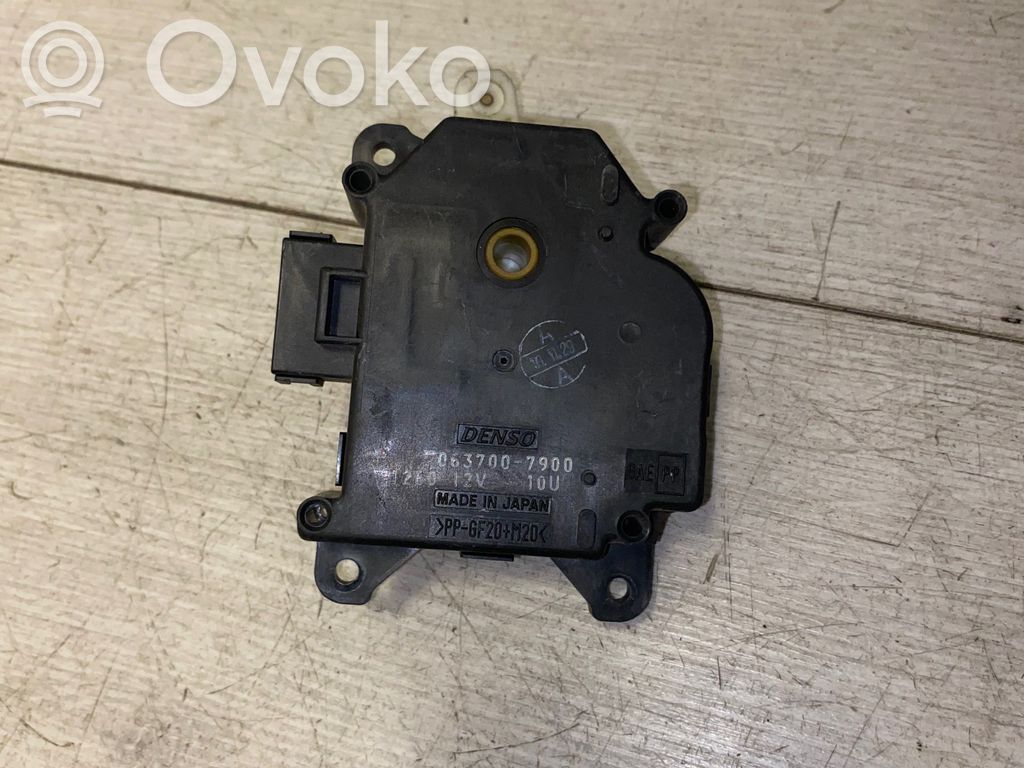 Toyota Yaris Oro sklendės varikliukas 