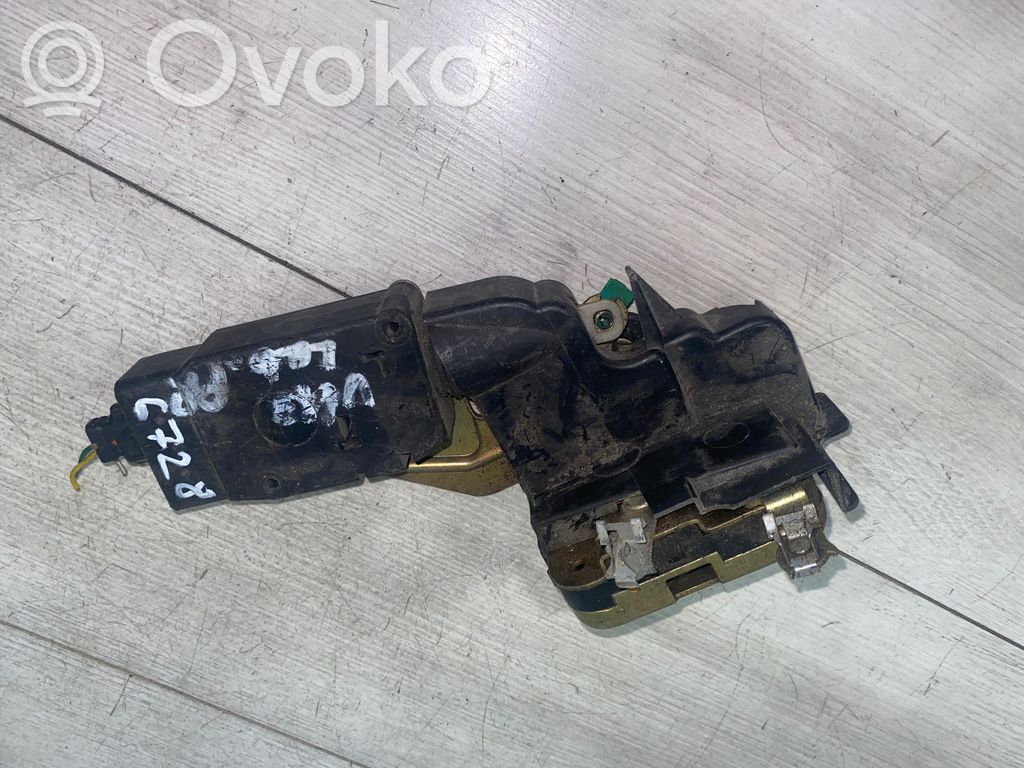 Volvo S40, V40 Priekšpusē slēdzene 