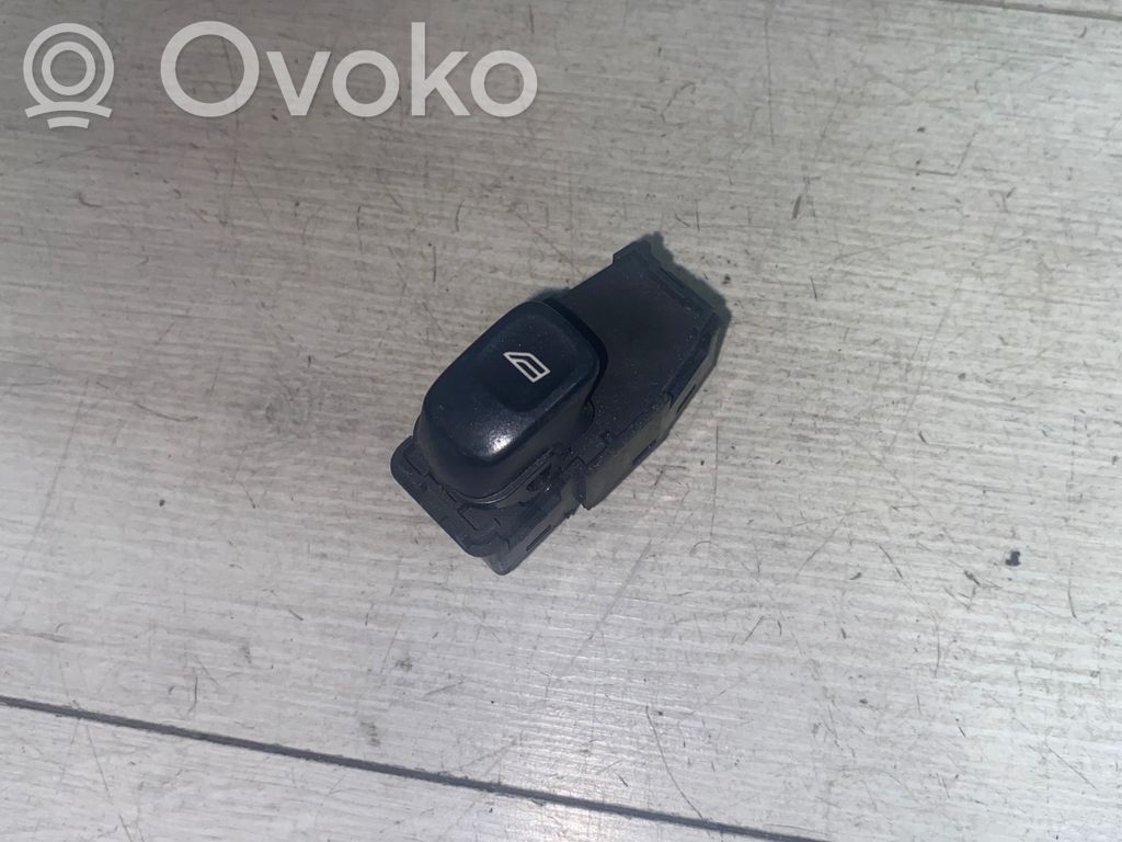 Volvo XC70 Electric window control switch 
