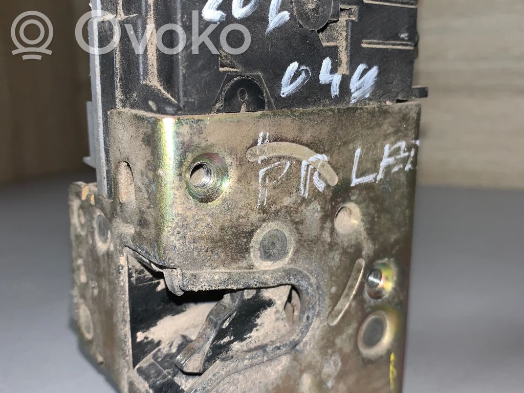 Peugeot 206 Front door lock 