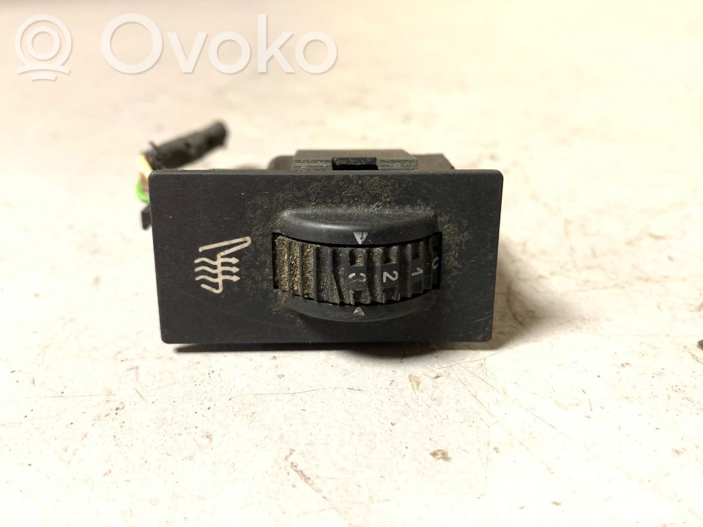 Peugeot 407 Seat heating switch 