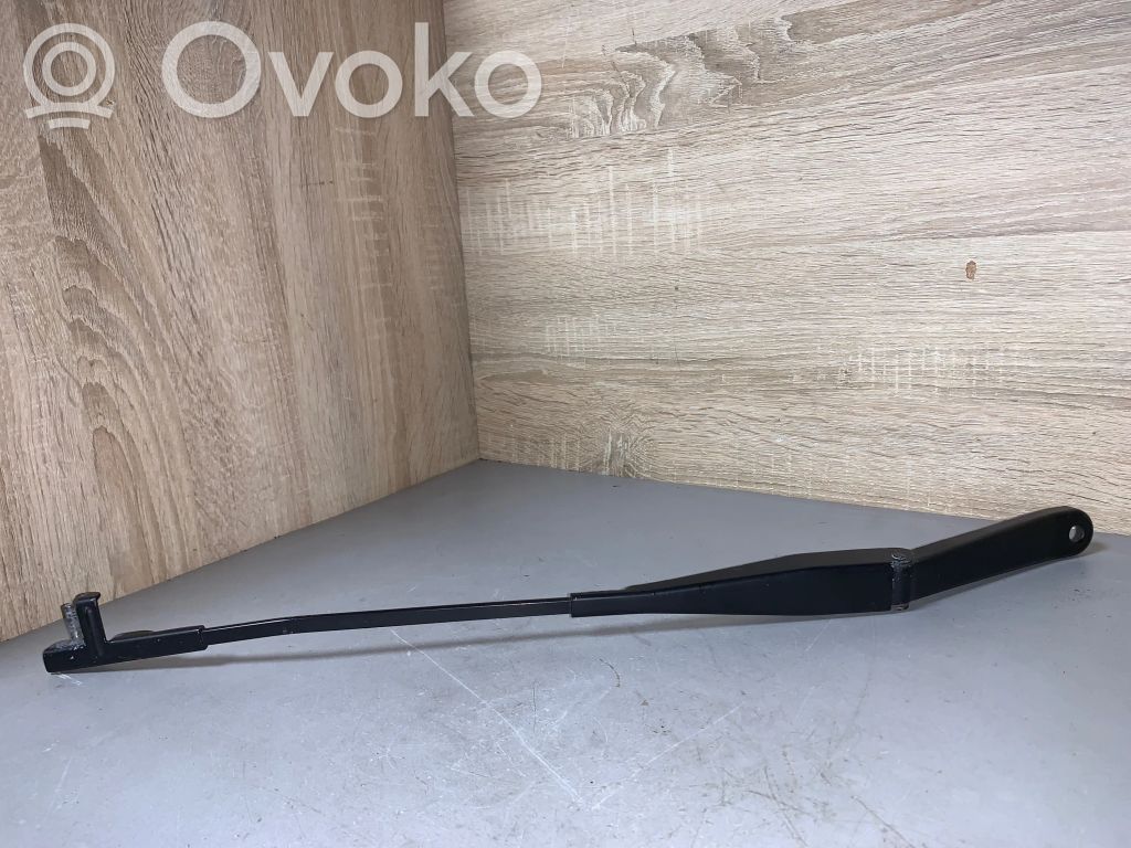 Ford Focus Front wiper blade arm 
