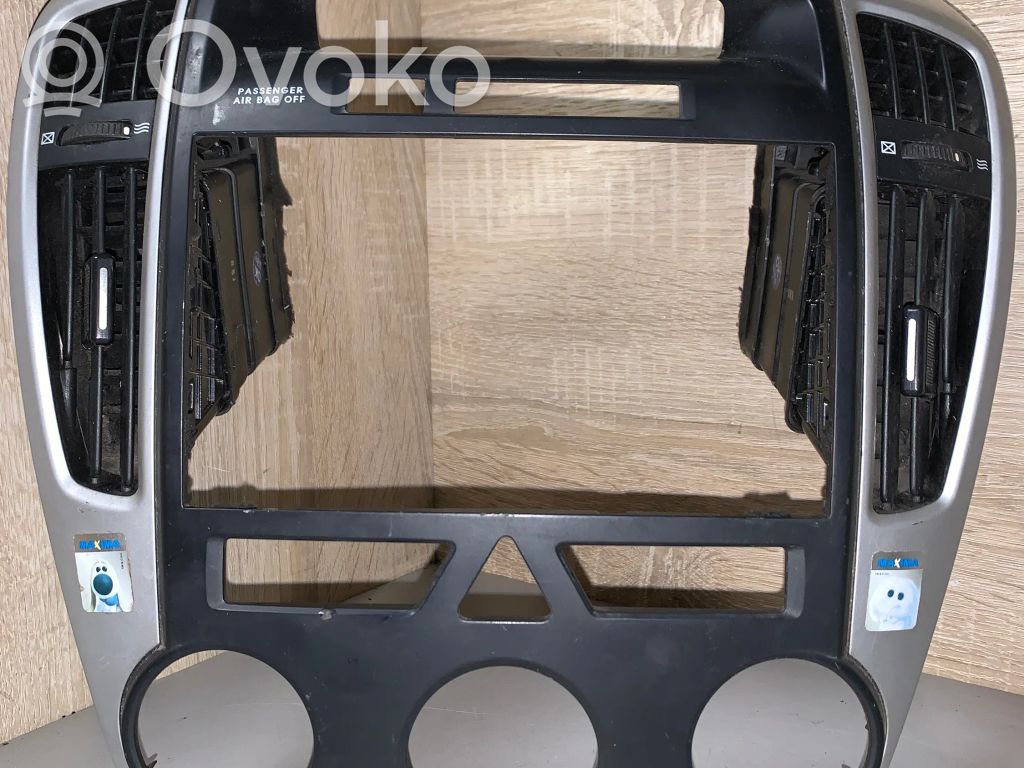KIA Ceed Radio/GPS head unit trim 