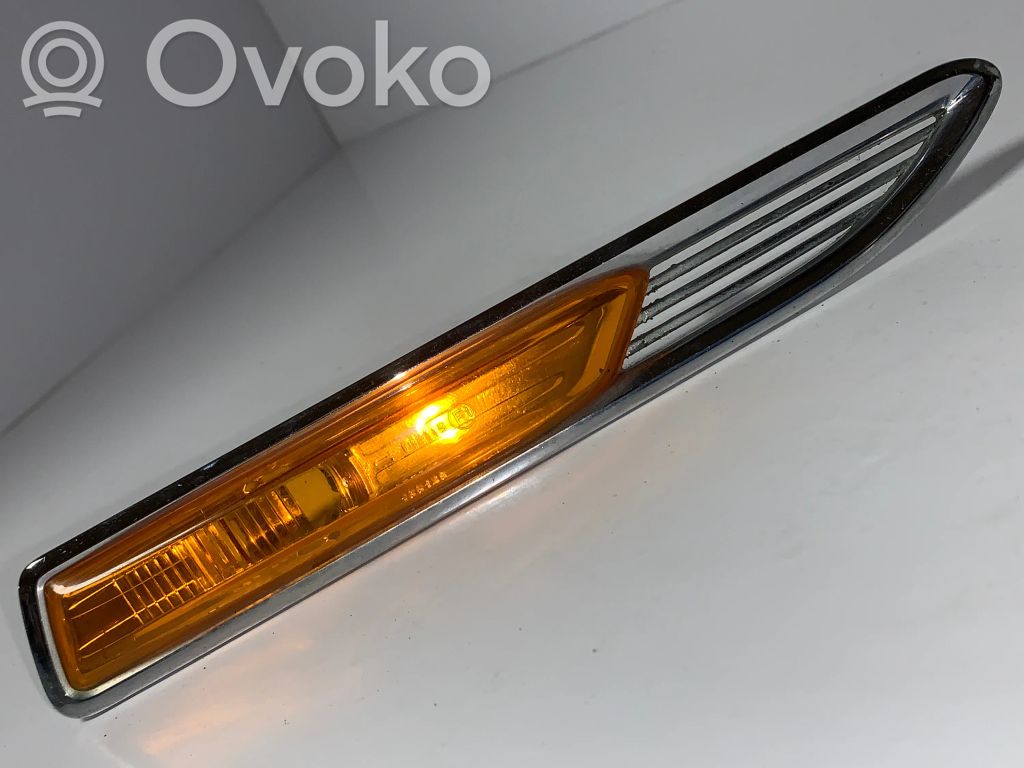 Ford Mondeo MK IV Front fender indicator light 