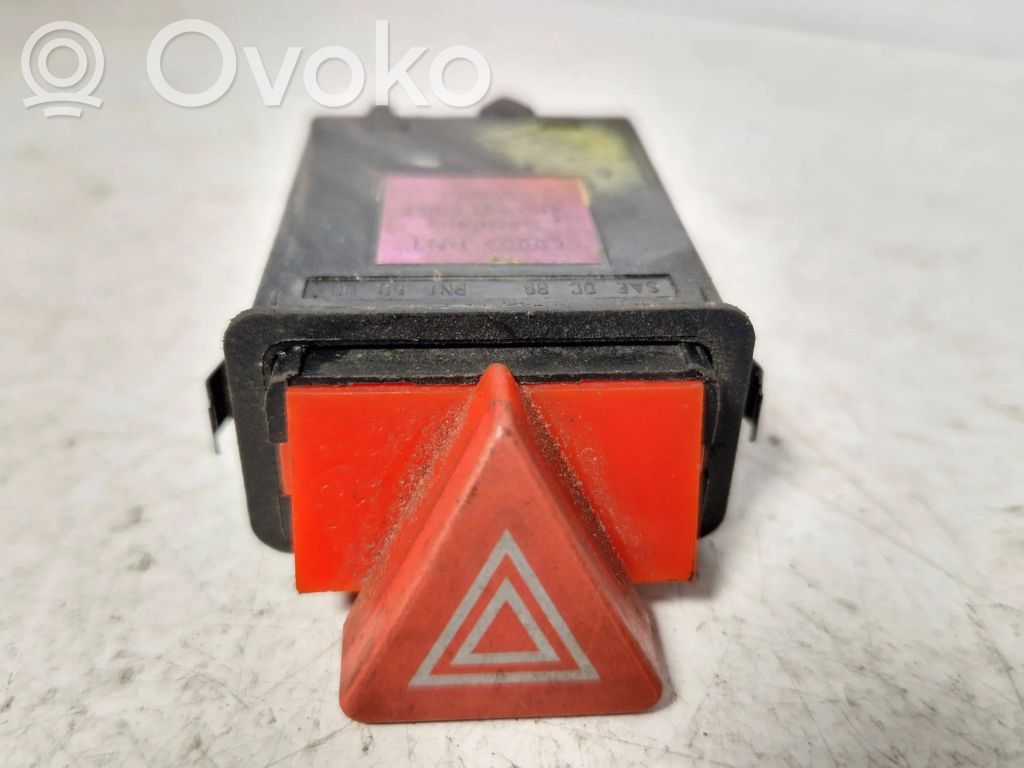 Audi A6 S6 C5 4B Botón interruptor de luz de peligro 