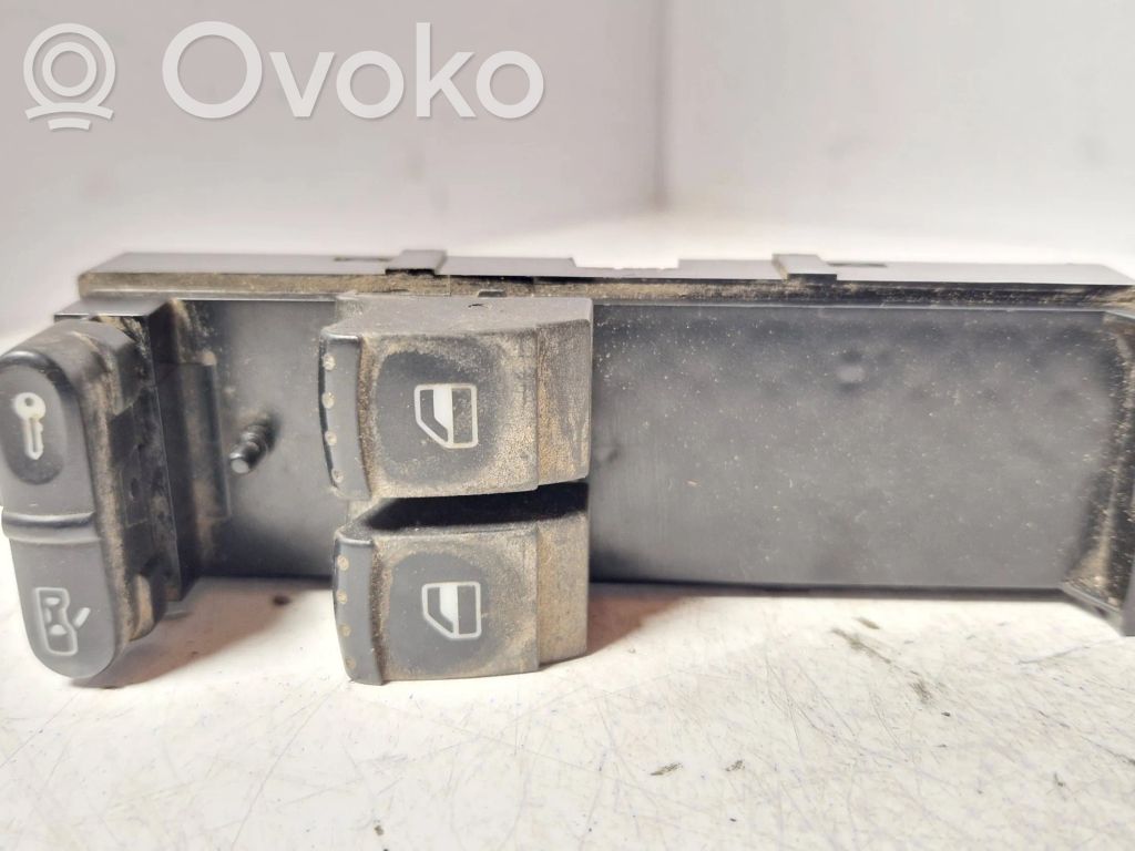 Volkswagen PASSAT B5.5 Electric window control switch 