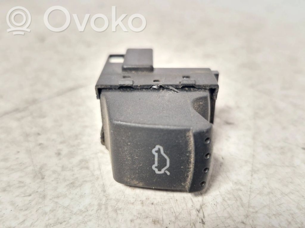 Skoda Superb B5 (3U) Tailgate opening switch 
