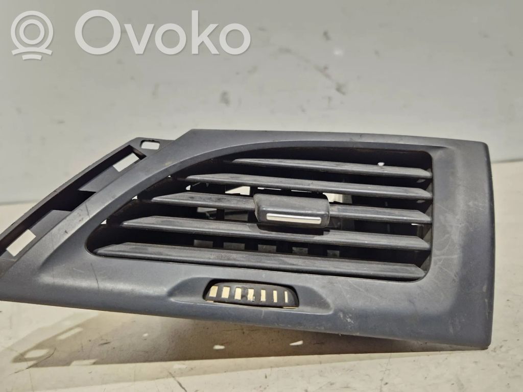 Renault Megane III Kojelaudan sivutuuletussuuttimen kehys 
